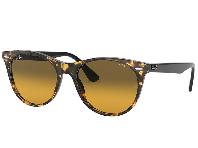 حرر شخصيتك الفريدة من مجموعة  RAY BAN لربيع وصيف 2019